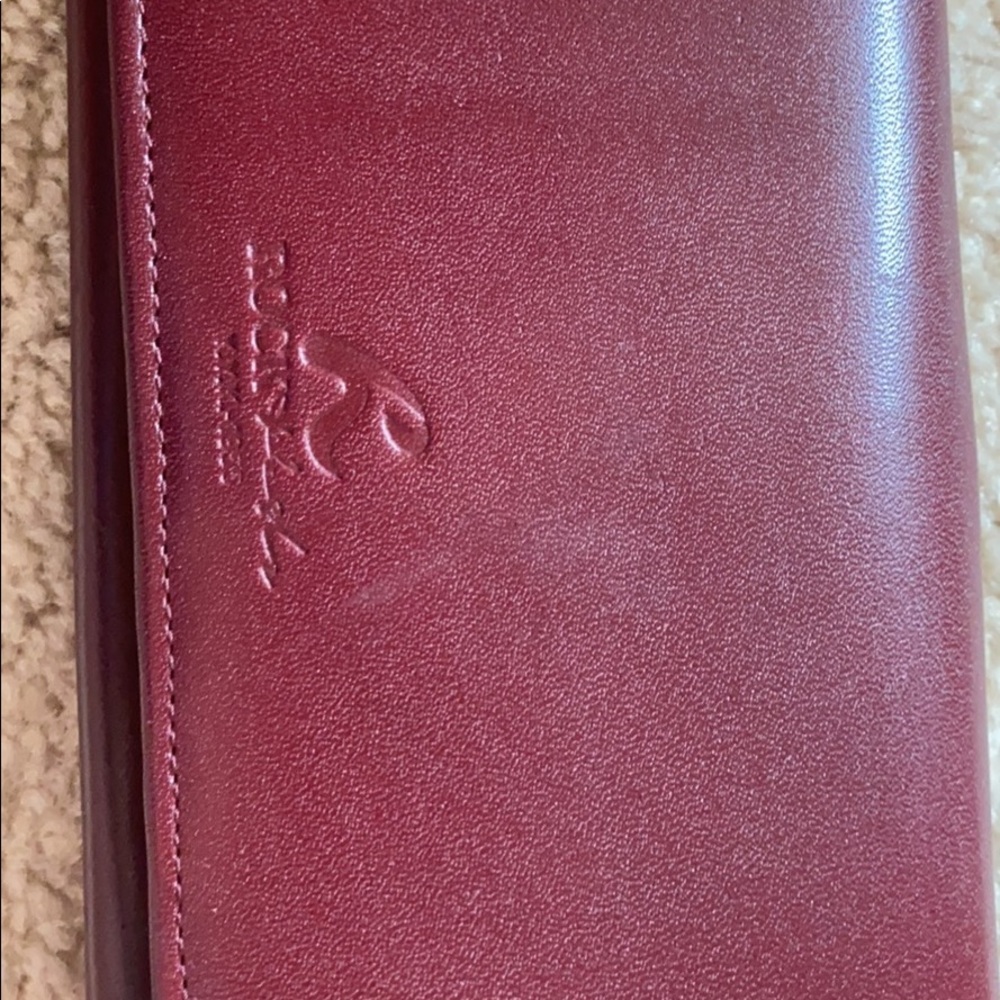 I only used this wallet once it is basically new